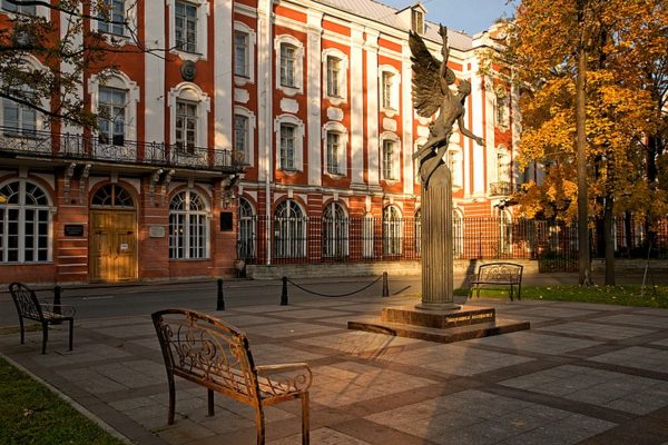 جامعة سانت بطرسبرغ للفنون التطبيقية