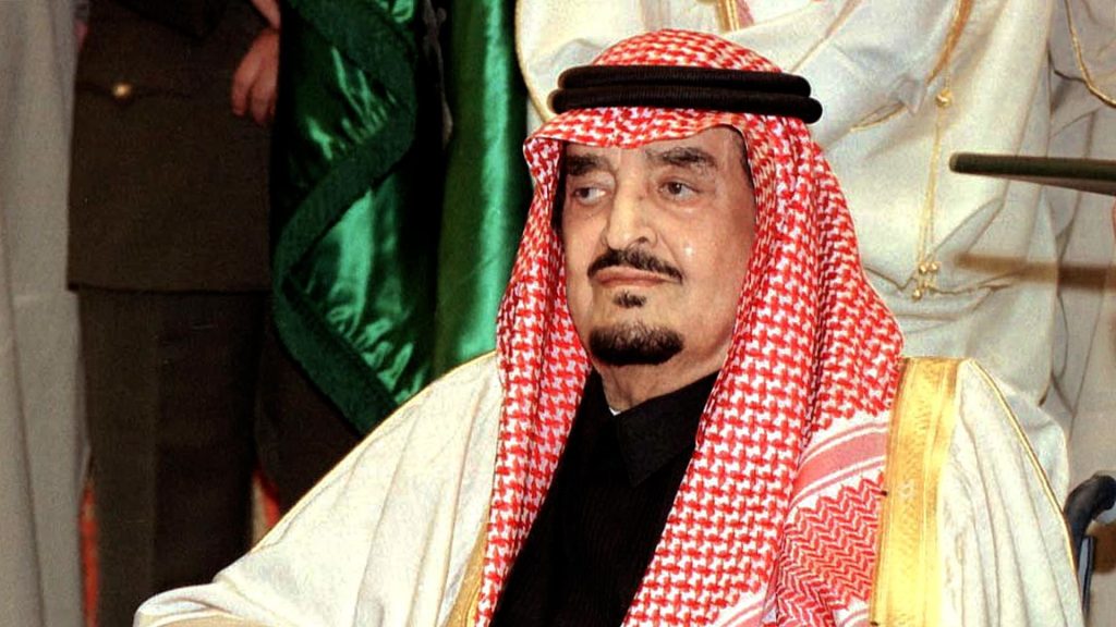 كان الملك فهد رحمه الله يرسل العلماء إلى بعض المناطق والمدن والقرى للتعليم