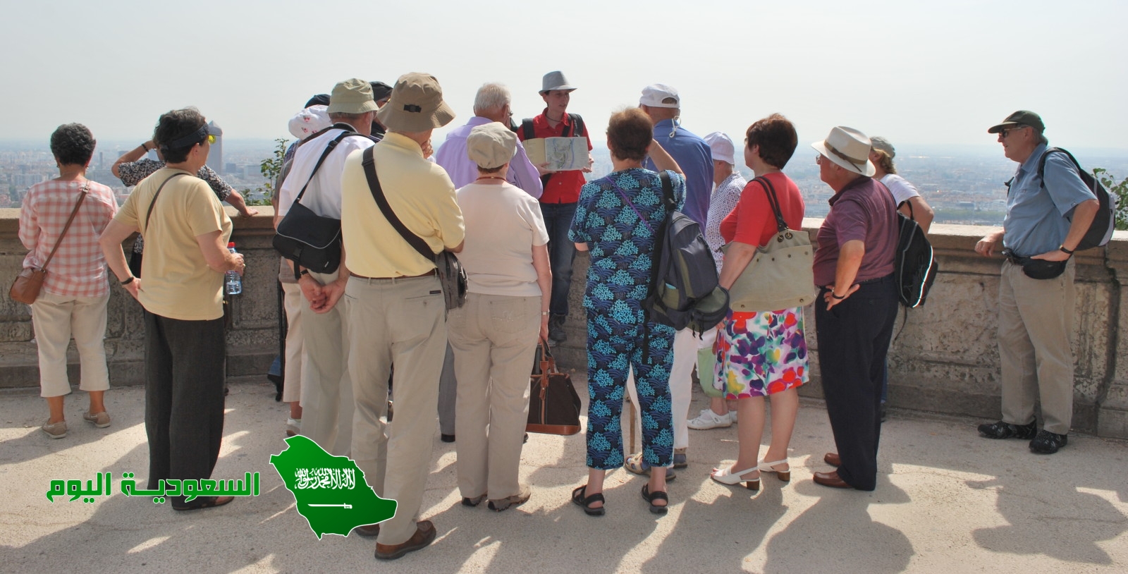 تحديد القيم الواجب توافرها في الشخص الذي يعمل مرشد سياحي