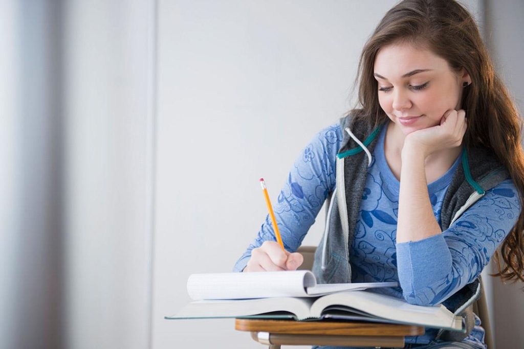 اللون هو صفة نميز بها الأجسام بواسطة العين اعتماداً على الضوء صواب خطأ