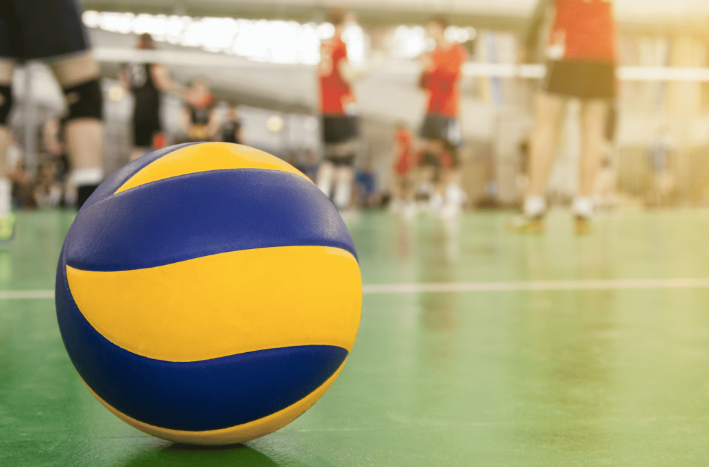 عند بداية الارسال تكون الكرة ثابتة ومستقرة على راحة اليد للمرسل ومسطحة صواب خطأ