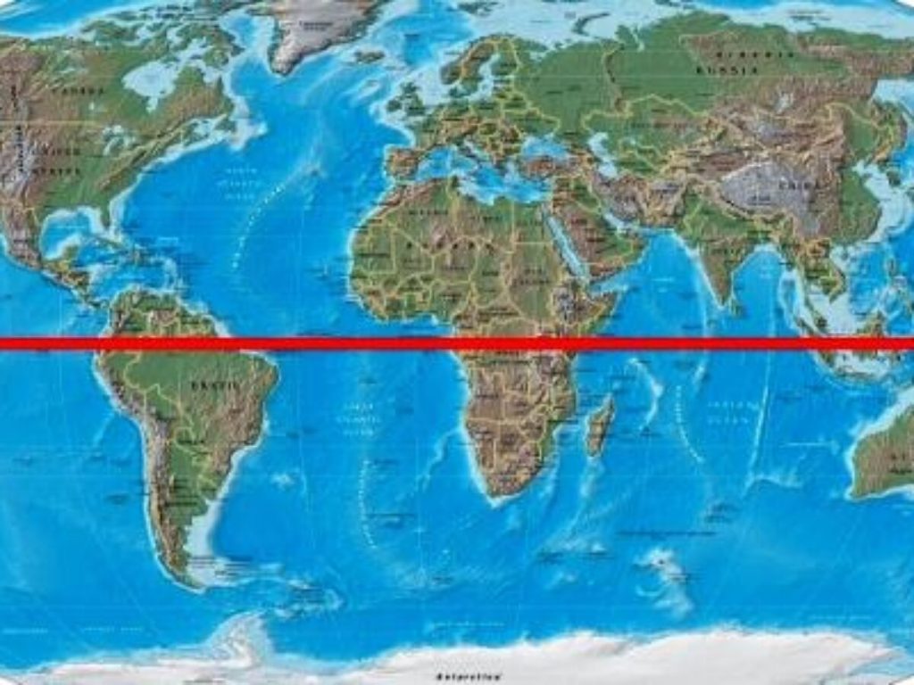 تكون درجة الحرارة منخفضة عند خط الاستواء . صواب خطأ