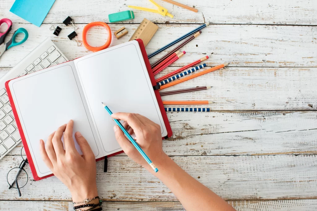 تضييع المال الذي اؤتمن عليه الشخص وخيانة الأمانة من علامات النفاق العملي .