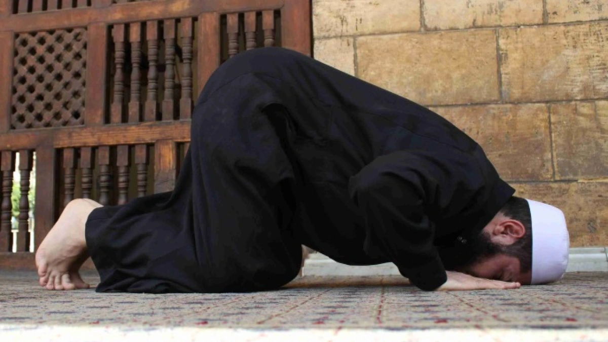 من أسباب سجود السهو الشك في الصلاة. صواب خطأ