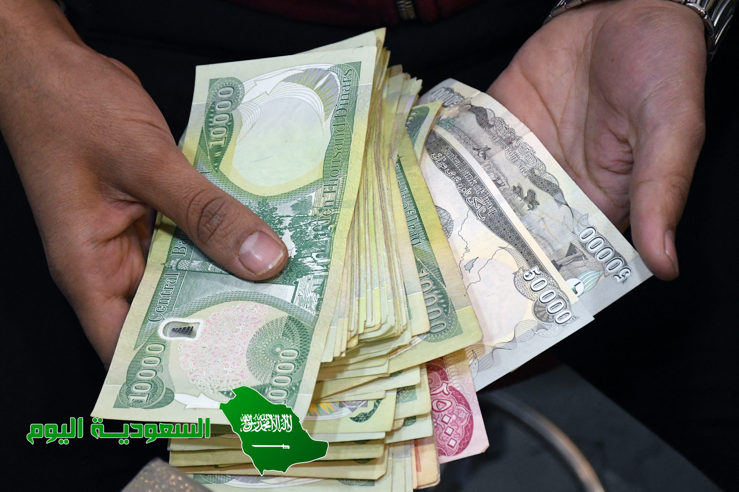 إن من الظلم مماطلة العمال وعدم تسليمهم رواتبهم إلا بعد إلحاح شديد منهم