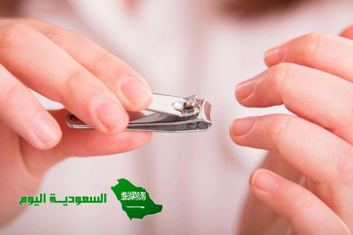 هل يجوز قص الاظافر قبل العمره