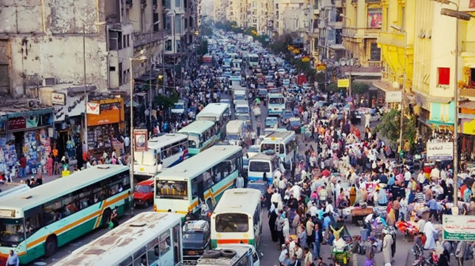 ترتفع الكثافة السكانية قرب السواحل البحرية وقرب الأنهار للإستفادة منها في الزراعة، وصيد السمك. صواب خطأ