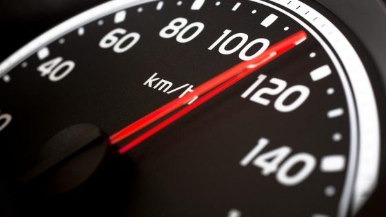 تغيرت السرعة المتجهة من 4 م/ث إلى 12 م/ث خلال 4 ث فما تسارعه ؟