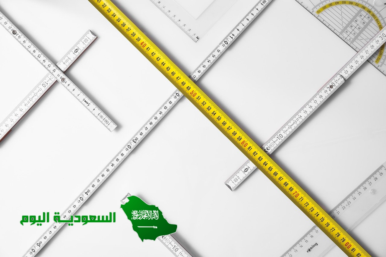 تحتاج صالحة إلى قماش طول 5,25 متراً لتخيط عباءة، وتحتاج إلى 4,65 مت